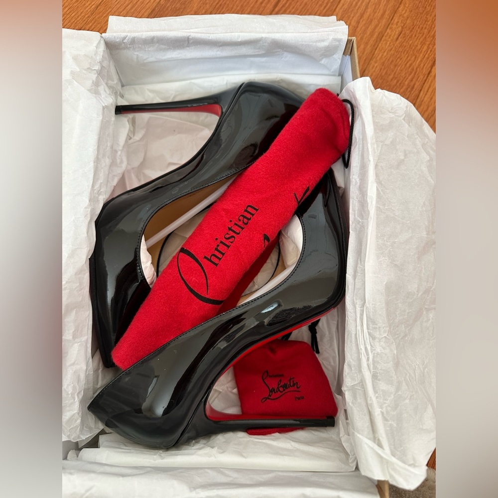 Christian Louboutin Pigalle Plato 100 Patent Leather Pumps - Picture 2 of 10